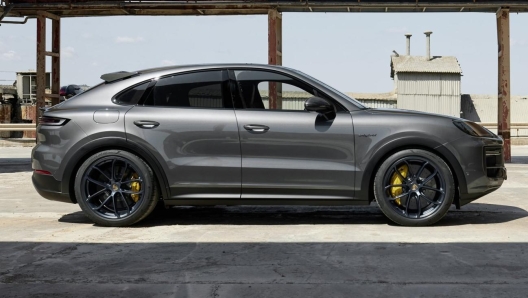 Porsche Cayenne Turbo E-Hybrid Coupé GT Package vista laterale