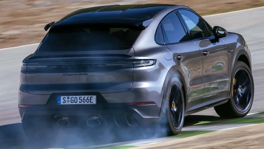 Porsche Cayenne Turbo E-Hybrid Coupé GT Package, in azione