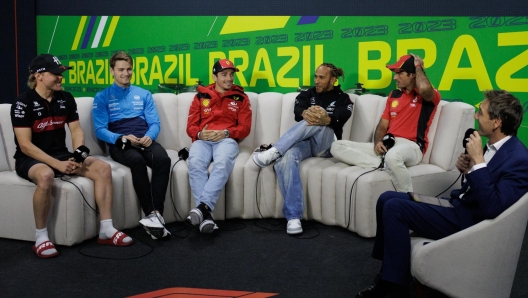 epa10955228 Drivers Valtteri Bottas (L), Logan Sargeant (2-L), Charles Leclerc (C), Lewis Hamilton (2-R) and Carlos Sainz Jr (R) attend a press conference at the Interlagos racetrack in Sao Paulo, Brazil, 02 November 2023. The Brazilian Formula One Grand Prix will be held on 05 November.  EPA/Isaac Fontana