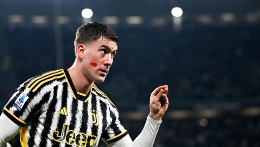 TURIN, ITALY - NOVEMBER 26: Dusan Vlahovic of Juventus celebrates after scoring his team's first goal during the Serie A TIM match between Juventus and FC Internazionale at Allianz Stadium on November 26, 2023 in Turin, Italy. (Photo by Daniele Badolato - Juventus FC/Juventus FC via Getty Images)