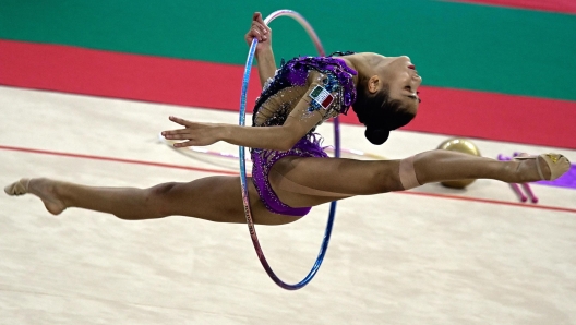 epa10190198 Sofia Raffaeli of Italy in action during the Individual all-around final of the 39th Rhythmic Gymnastics World Championships in Sofia, Bulgaria, 17 September 2022.  EPA/VASSIL DONEV