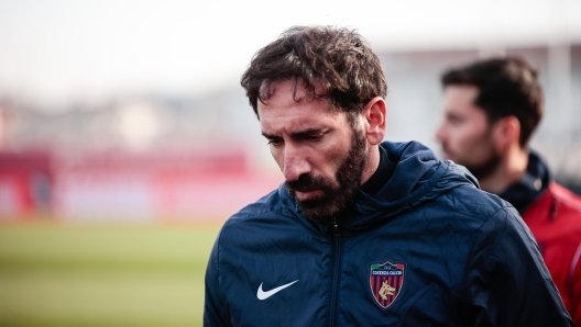 Foto Mattia Radoni/LaPresse 9 Dicembre 2023 Cittadella, Italia - sport, calcio - Cittadella vs Cosenza - Campionato di calcio Serie BKT 2023/2024 - Stadio Pier Cesare Tombolato. Nella foto: Fabio Caserta (Cosenza allenatore)    December 9, 2023 Cittadella, Italy - sport, soccer - Cittadella vs Cosenza - Italian Football Championship League BKT 2023/2024 - Pier Cesare Tombolato stadium. In the pic: Fabio Caserta (Cosenza coach)