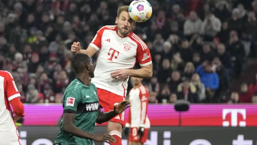 Bayern's Harry Kane, centre, scores his side's second goal during the German Bundesliga soccer match between Bayern Munich and Stuttgart in Munich, Germany, Sunday, Dec. 17, 2023. (AP Photo/Matthias Schrader)