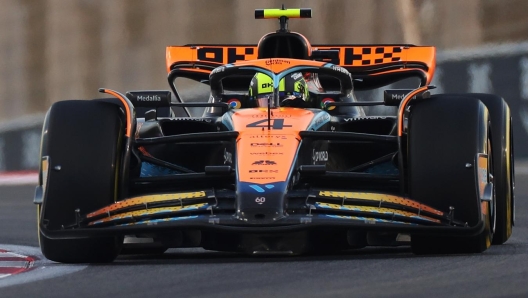 ABU DHABI, UNITED ARAB EMIRATES - NOVEMBER 26: Lando Norris of Great Britain driving the (4) McLaren MCL60 Mercedes on track during the F1 Grand Prix of Abu Dhabi at Yas Marina Circuit on November 26, 2023 in Abu Dhabi, United Arab Emirates. (Photo by Peter Fox/Getty Images)