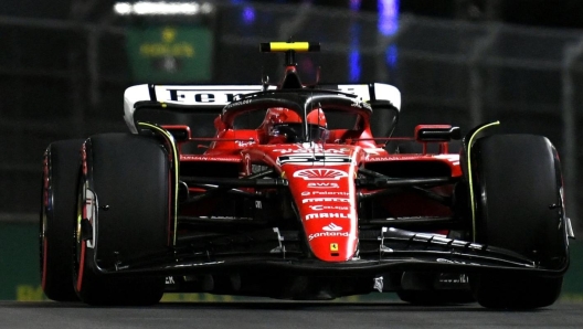 LAS VEGAS, NEVADA - NOVEMBER 18: Carlos Sainz of Spain driving (55) the Ferrari SF-23 on track during the F1 Grand Prix of Las Vegas at Las Vegas Strip Circuit on November 18, 2023 in Las Vegas, Nevada.   Rudy Carezzevoli/Getty Images/AFP (Photo by Rudy Carezzevoli / GETTY IMAGES NORTH AMERICA / Getty Images via AFP)