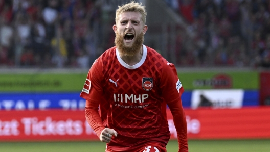 Heidenheim's Jan-Niklas Beste celebrates after scoring his side's first goal during a Bundesliga soccer match between Heidenheim and Union Berlin, at the Voith-Arena in Heidenheim, Germany, Saturday, Sept. 30, 2023.  (Bernd Wei'brod/dpa via AP)