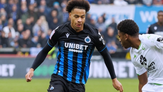 Club's Canadian defender Tajon Buchanan #17 (L) and Cercle's Portuguese defender #20 Flavio Nazinho (R) fight for the ball during the Belgian ProLeague football match between Club Brugge and Cercle Brugge at the Jan Breydel Stadium in Brugge on November 12, 2023. (Photo by KURT DESPLENTER / Belga / AFP) / Belgium OUT