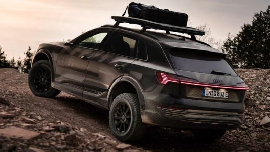 Audi Q8 e-tron edition Dakar posteriore