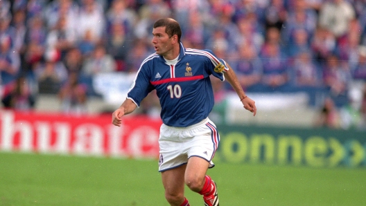 11 Jun 2000:  Zinedine Zidane of France in action during the European Championships 2000 group match against Denmark at the Jan Breydal Stadium in Brugge, Belgium.  France won the match 3-0. \ Mandatory Credit: Phil Cole /Allsport