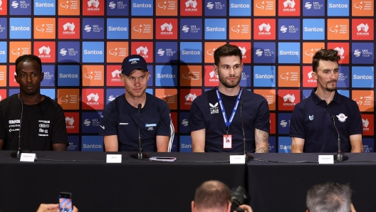 Tour Down Under 2024  - Press Conference -  Adelaide - 15/01/2024 - Biniam Girmay (ERI - Intermarché - Wanty) - Luke Plapp (AUS - Team Jayco AlUla) - Filippo Ganna (ITA - INEOS Grenadier) - Julian Alaphilippe (FRA - Soudal - Quick Step) - Stuart O'Grady  (AUS - Race director) - photo Kei Tsuji/SprintCyclingAgency©2024