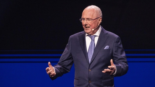 STOCKHOLM, SWEDEN - JANUARY 22: Sven Goran Eriksson presents the Newcomer of The Year award during Idrottsgalan 2024, the annual Swedish Sports Gala, at Friends Arena on January 22, 2024 in Stockholm, Sweden. (Photo by Michael Campanella/Getty Images)