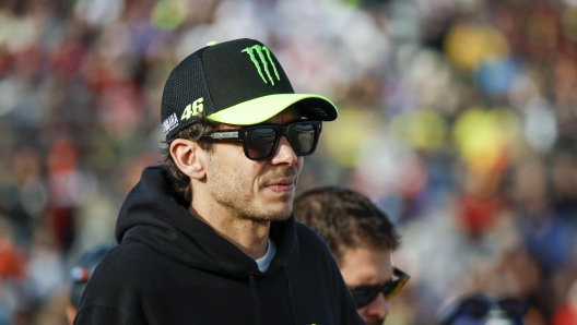 epa10996283 Italian former motorcycle racer Valentino Rossi  looks on during the MotoGP race of the motorcycling Grand Prix of Valencia at Ricardo Tormo circuit in Cheste, Valencia, Spain, 26 November 2023.  EPA/BIEL ALINO