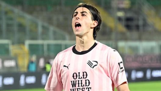 Foto Giovanni Isolino/LaPresse 02 Febbraio 2024 Palermo, Italia - sport, calcio - Palermo vs Bari - Campionato di calcio Serie B 2023/2024 - Stadio Renzo Barbera. Nella foto: esultanza goal 1-0 Filippo Ranocchia -   february 02, 2024 Palermo, Italy - sport, soccer - Palermo vs Bari - Italian Football Championship League B 2023/2024 - Renzo Barbera stadium. In the pic:celebrates after scoring the 1-0 goal Filippo Ranocchia -