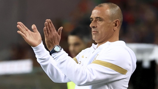 Slovakia coach Francesco Calzona claps his hands during the Euro 2024 group J qualifying soccer match between Portugal and Slovakia at the Dragao stadium in Porto, Portugal, Friday, Oct. 13, 2023. (AP Photo/Luis Vieira)