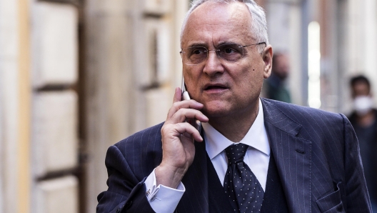 Il presidente della SS Lazio, Claudio Lotito, in centro a Roma, 26 aprile 2022. ANSA/ANGELO CARCONI