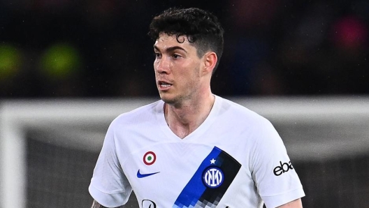 BOLOGNA, ITALY - MARCH 09:  Alessandro Bastoni of FC Internazionale in action during the Serie A TIM match between Bologna FC and FC Internazionale - Serie A TIM  at Stadio Renato Dall'Ara on March 09, 2024 in Bologna, Italy. (Photo by Mattia Ozbot - Inter/Inter via Getty Images)