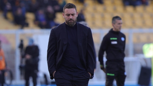 AS Roma's coach Daniele De Rossi during the Italian Serie A soccer match Lecce-Roma at the Via del Mare stadium in Lecce, Italy, 01 April 2024. ANSA/ ABBONDANZA SCURO LEZZI