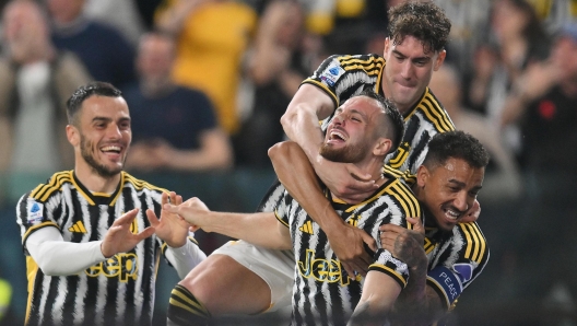 Juventus' Federico Gatti score the gol (1-0) during the italian Serie A soccer match Juventus FC vs ACF Fiorentina at the Allianz Stadium in Turin, Italy, 7 april 2024 ANSA/ALESSANDRO DI MARCO