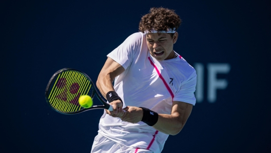 MIAMI GARDENS, FLORIDA - MARCH 24: Ben Shelton of the United States hits a shot against Martin Landaluce of Spain during their match at Hard Rock Stadium on March 24, 2024 in Miami Gardens, Florida.   Brennan Asplen/Getty Images/AFP (Photo by Brennan Asplen / GETTY IMAGES NORTH AMERICA / Getty Images via AFP)