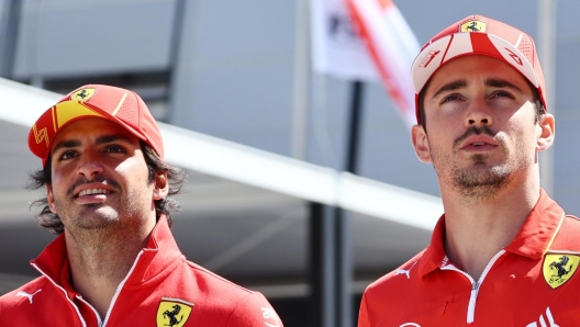 (L to R): Carlos Sainz Jr (ESP) Ferrari with Charles Leclerc (MON) Ferrari.
01.03.2024. Formula 1 World Championship, Rd 1, Bahrain Grand Prix, Sakhir, Bahrain, Qualifying Day.
- www.xpbimages.com, EMail: requests@xpbimages.com © Copyright: Batchelor / XPB Images