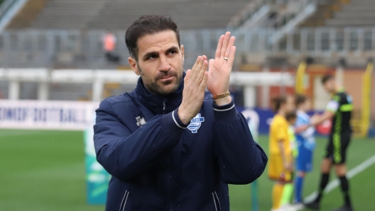 Foto Antonio Saia/LaPresse 01 Maggio 2024 Como -  Italia - sport, calcio - Como vs Cittadella - Campionato di calcio Serie BKT 2023/2024  - Stadio Comunale G. Sinigaglia - Nella foto:   Cesc Fabregas  May 1, 2024 Como - Italy - sport, soccer - Como vs Cittadella  - BKT Football Championship 2023/2024 - G. Sinigaglia Stadium - In the pic: