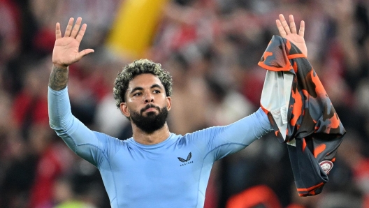 BIRMINGHAM, ENGLAND - MAY 02: Douglas Luiz of Aston Villa acknowledges the fans after the team's defeat in the UEFA Europa Conference League 2023/24 Semi-Final first leg match between Aston Villa and Olympiacos FC at Villa Park on May 02, 2024 in Birmingham, England. (Photo by Michael Regan/Getty Images)