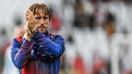 Croatias midfielder #10 Luka Modric applpauds at the end of the international friendly football match between Portugal and Croatia at Jamor stadium in Oeiras on June 8, 2024. (Photo by PATRICIA DE MELO MOREIRA / AFP)