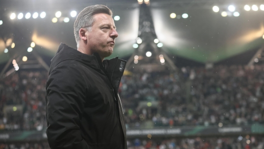 epa11173507 Legia's head coach Kosta Runjaic reacts during the UEFA Europa Conference League knock-out round play-offs, 2nd leg soccer match between Legia Warsaw and Molde FK in Warsaw, Poland, 22 February 2024.  EPA/Leszek Szymanski POLAND OUT