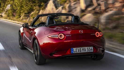 Mazda MX-5 2024, restyling visione posteriore