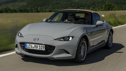 Mazda MX-5 2024, restyling visione anteriore versione Kazari