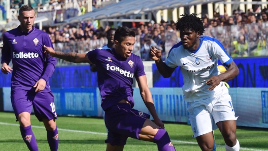 Fiorentina's Carlos Salcedo and Atalanta's Franck Kessie' in action during the Italian serie A soccer match Ac Fiorentina vs Atalanta at Artemio Franchi Stadium in Florence, Italy, 16 October 2016.
ANSA/MAURIZIO DEGL INNOCENTI