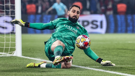 Paris Saint-Germain's Italian goalkeeper #99 Gianluigi Donnarumma stretches for the ball during the UEFA Champions League semi-final second leg football match between Paris Saint-Germain (PSG) and Borussia Dortmund, at the Parc des Princes stadium in Paris on May 7, 2024. (Photo by FRANCK FIFE / AFP)