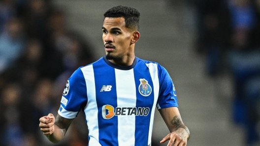 PORTO, PORTUGAL - DECEMBER 13: Wenderson Galeno of FC Porto celebrates after scores their team's first goal during the UEFA Champions League match between FC Porto and FC Shakhtar Donetsk at Estadio do Dragao on December 13, 2023 in Porto, Portugal. (Photo by Octavio Passos/Getty Images)