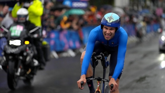 Italy's Filippo Ganna competes in the men’s cycling  time trial event, at the 2024 Summer Olympics, Saturday, July 27, 2024, in Paris, France. (AP Photo/Thibault Camus)