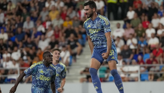 Ajax's Josip Sutalo, right, celebrates after scoring the opening goal during the Europa League second qualifying round, second leg soccer match between Vojvodina and Ajax at the TSC Arena in Backa Topola, Serbia, Thursday, Aug. 1, 2024. (AP Photo/Darko Vojinovic)