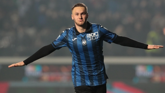 BERGAMO, ITALY - FEBRUARY 17: Teun Koopmeiners of Atalanta BC celebrates after scoring the team's second goal during the Serie A TIM match between Atalanta BC and US Sassuolo at Gewiss Stadium on February 17, 2024 in Bergamo, Italy. (Photo by Emilio Andreoli/Getty Images)