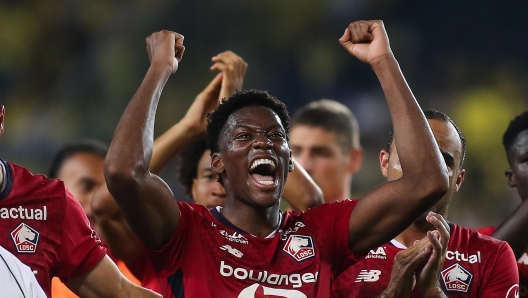 ISTANBUL, TURKEY - AUGUST 13: Jonathan David of Lille celebrates victory during the UEFA Champions League Third Qualifying Round match between Fenerbahce and Lille FC at Ulker Stadium on August 13, 2024 in Istanbul, Turkey. (Photo by Ahmad Mora/Getty Images)