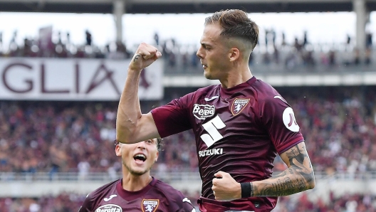 Torino's Ivan Ilic jubilates after scoring the gol (1-1) during the italian Serie A soccer match Torino FC vs Atalanta Bergamasca Calcio at the Olimpico Grande Torino Stadium in Turin, Italy, 25 August 2024 ANSA/ALESSANDRO DI MARCO