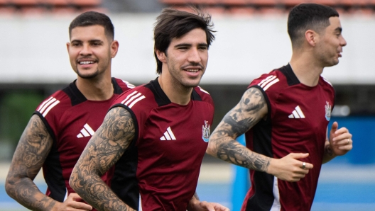 Newcastle United's Sandro Tonali (C) takes part in a training session at the Komazawa Olympic Park Stadium in Tokyo on July 30, 2024 a day before a club friendly football match against Urawa Red Diamonds. (Photo by Yuichi YAMAZAKI / AFP)