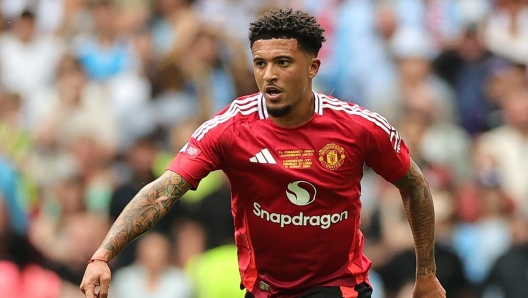 LONDON, ENGLAND - AUGUST 10:  Jadon Sancho of Manchester United runs with the ball during the 2024 FA Community Shield match between Manchester United and Manchester City at Wembley Stadium on August 10, 2024 in London, England. (Photo by David Rogers/Getty Images)