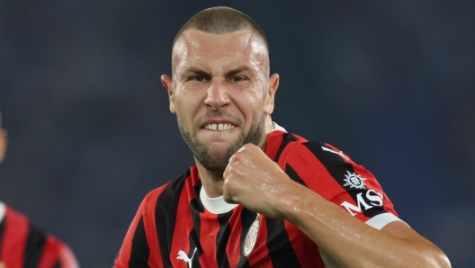 ROME, ITALY - AUGUST 31:  Strahinja Pavlovic of AC Milan celebrates after scoring the opening goal during the Serie match between Lazio and Milan at Stadio Olimpico on August 31, 2024 in Rome, Italy. (Photo by Claudio Villa/AC Milan via Getty Images)