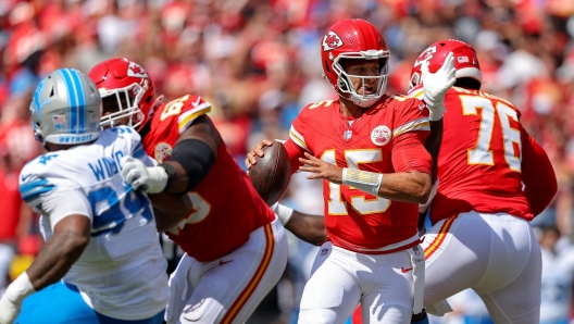 KANSAS CITY, MISSOURI - AUGUST 17: Patrick Mahomes #15 of the Kansas City Chiefs looks for an open receiver during the first quarter of a preseason game against the Detroit Lions at GEHA Field at Arrowhead Stadium on August 17, 2024 in Kansas City, Missouri.   David Eulitt/Getty Images/AFP (Photo by David Eulitt / GETTY IMAGES NORTH AMERICA / Getty Images via AFP)