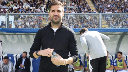 Como?s   Como 1907's head coach Cesc Fabregas        in action during the Serie A Enilive 2024/2025 soccer match between Como and Verona at the Giuseppe Sinigaglia stadium in Como, north Italy - Saturday, September 29, 2024. Sport - Soccer. (Photo by Antonio Saia/LaPresse)