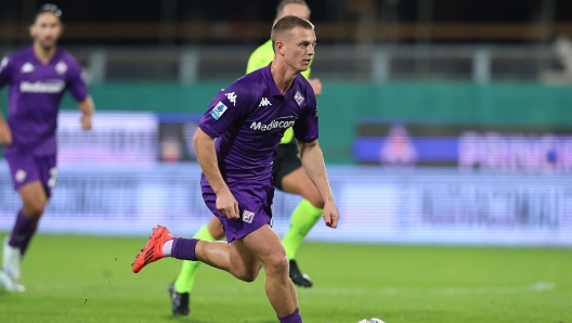 Albert Gudmundsson of ACF Fiorentina in action during a Serie A match.
