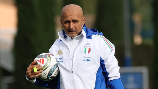 FLORENCE, ITALY - OCTOBER 08: Head coach Italy Luciano Spalletti looks on during a Italy training session at Centro Tecnico Federale di Coverciano on October 08, 2024 in Florence, Italy. (Photo by Claudio Villa/Getty Images)