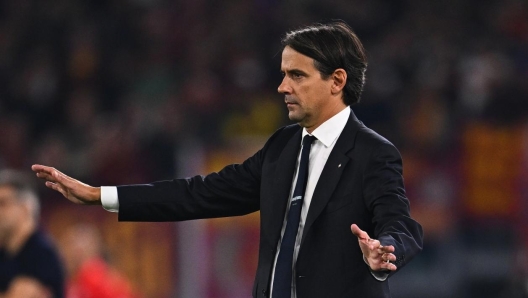 ROME, ITALY - OCTOBER 20:  Head coach of FC Internazionale Simone Inzaghi reacts during the Serie A match between AS Roma and FC Internazionale at Stadio Olimpico on October 20, 2024 in Rome, Italy. (Photo by Mattia Ozbot - Inter/Inter via Getty Images)