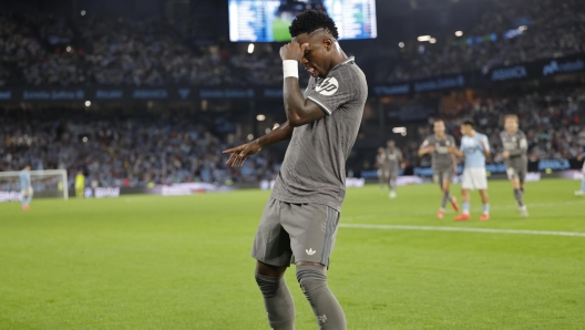 epa11669575 Real Madrid's forward Vini Jr celebrates after scoring the 1-2 lead during the LaLiga soccer match between Celta de Vigo and Real Madrid at Vigo's Balaidos stadium in Pontevedra, Spain, 19 October 2024.  EPA/Lavandeira