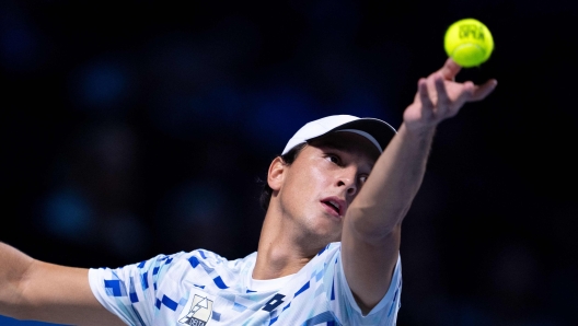 Italy's Luciano Darderi serves the ball to Austria's Dominic Thiem (not in picture) during their Tennis match of the Vienna Open at the Stadthalle in Vienna, Austrian on October 22, 2024. (Photo by GEORG HOCHMUTH / APA / AFP) / Austria OUT