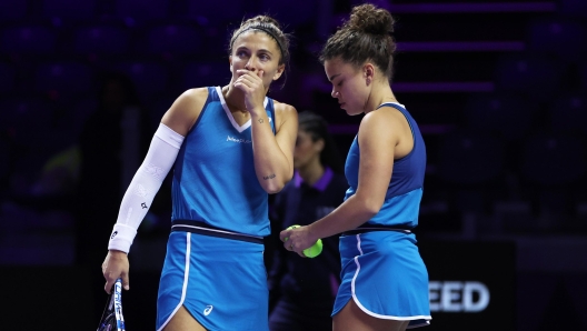 RIYADH, SAUDI ARABIA - NOVEMBER 05:  Sara Errani of Italy and Jasmine Paolini of Italy dicuss tactics against Gabriela Dabrowski of Canada and Erin Routliffe of New Zealand in their round robin doubles match during Day 4 of the 2024 WTA Finals Riyadh as part of the Hologic WTA Tour at King Saud University Indoor Arena on November 05, 2024 in Riyadh, Saudi Arabia.  (Photo by Clive Brunskill/Getty Images)