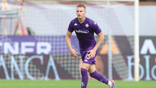 FLORENCE, ITALY - SEPTEMBER 22: Pietro Comuzzo of ACF Fiorentina in action during the Serie A match between Fiorentina and SS Lazio at Stadio Artemio Franchi on September 22, 2024 in Florence, Italy. (Photo by Gabriele Maltinti/Getty Images)